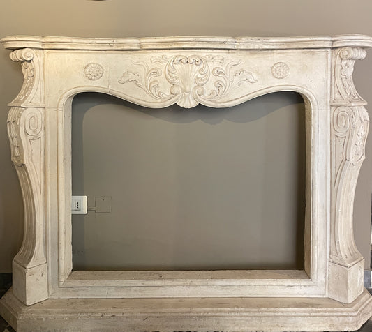 Caminetto antico in gesso